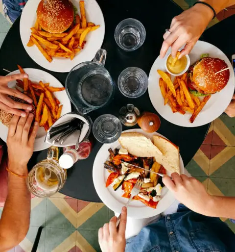 Restaurants within walking distance of the park